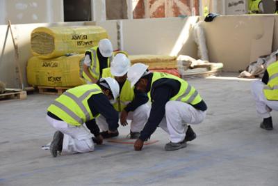 Imagen de personas trabajando en una obra