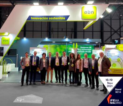 Equipo de ABN en el stand de la feria C&R