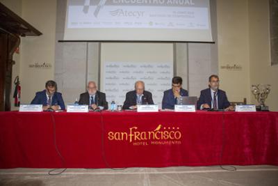 Mesa con los componentes del XVII Encuentro Anual de Atecyr