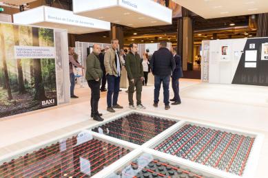 Professionals at a stand featuring radiant wire heating at the last edition of C&R