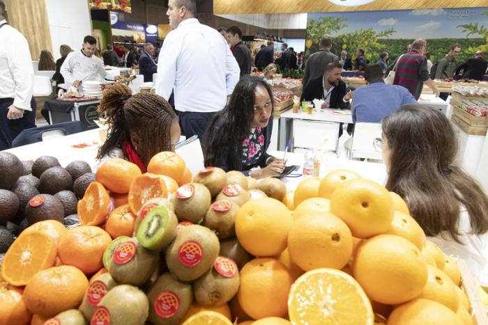 STAND FRUIT ATTRACTION