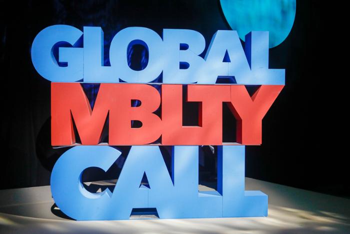 Fondo con el nombre de la feria Global Mobility Call