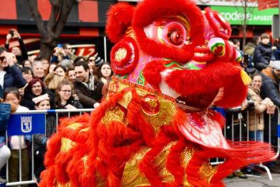 Desfile dragones en el año nuevo chino de Madrid