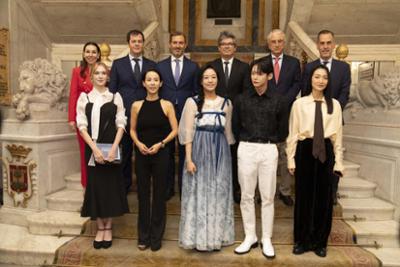 Family photo of the authorities and ambassadors of Madrid Turismo by IFEMA Madrid