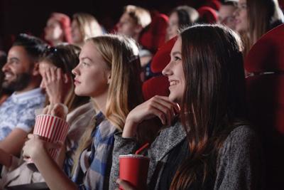 imagen de gente en el cine