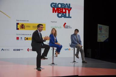 De izda. a dcha., Eduardo López-Puertas, director general de IFEMA MADRID; Raquel Sánchez, ministra de Transportes, Movilidad y Agenda Urbana, y David Pérez, consejero de Transportes e Infraestructuras de la Comunidad de Madrid.