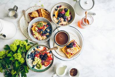 Merienda con diferentes platos