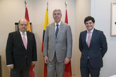 Presidente ejecutivo CORFERIAS Andrés López Valderrama, Presidente del Comité Ejecutivo de IFEMA MADRID, José Vicente de los Mozos y el Presidente Junta Directiva CORFERIAS, Enrique Vargas Llera