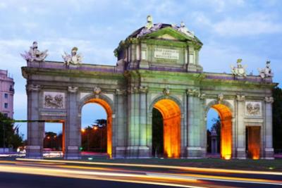 Puerta del Sol de Madrid iluminada