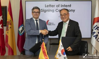 El vicepresidente ejecutivo de IFEMA MADRID y el CEO de BEXCO durante la firma.