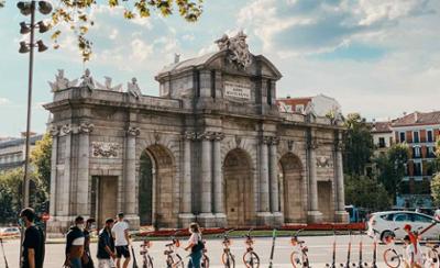 Visita la Puerta de Alcalá