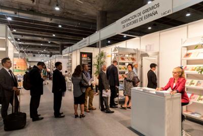 One of the pavilions of the LIBER trade fair crowded with professionals.