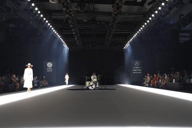 Ambiente desfile Angel Schlesser pasarela septiembre 2020 MBFWMadrid