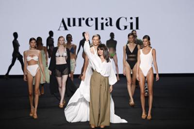 Final carousel of the catwalk show aurelia gil