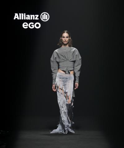 modelo desfilando en Mercedes Benz Fashion Week Madrid Allianz Ego septiembre 2023