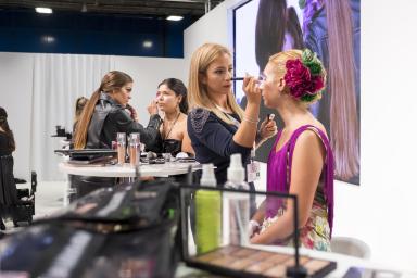 salon look 2019 maquillando en el stand