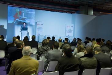 Auditorio de SICUR con experto impartiendo una conferencia