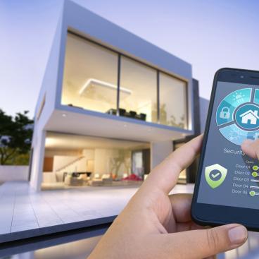 Single-family home and management of its security system from a smartphone