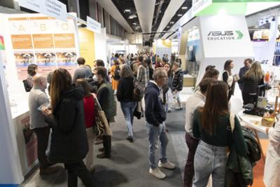 El pabellón de SIMO EDUCACION con stands y profesionales