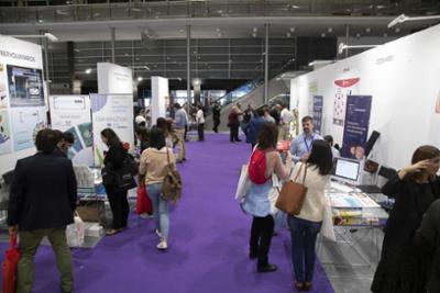 Stands y público en el espacio SIMO EDUCACION SHOW UP