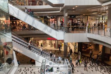 Shopping center with establishments that use automatic doors.