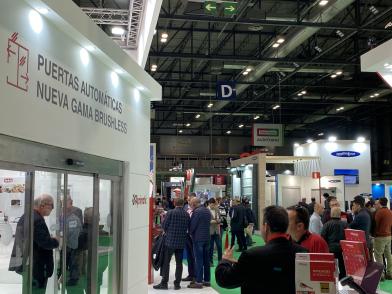 Image of the SMART DOORS pavilion with great professional activity