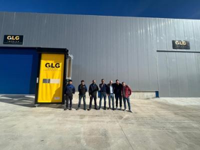 Miembros del equipo de GLG en la inauguración de la nueva nave de la empresa en Burgos